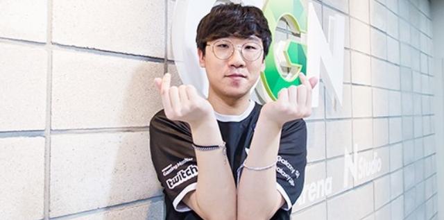 利奠定了坚 利奠定了坚